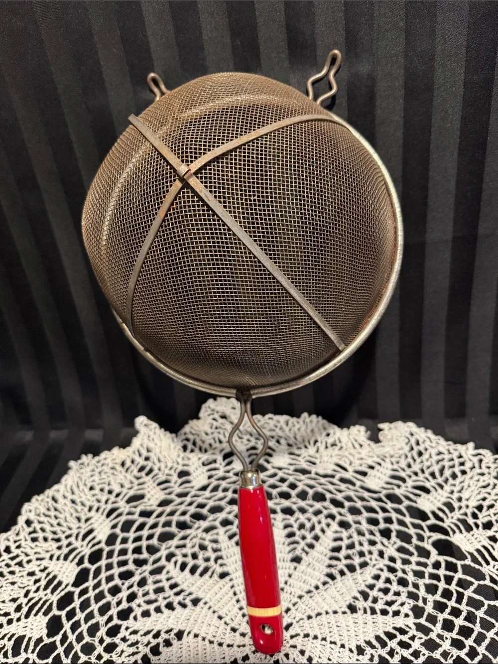 Vintage Round Strainer with Red Wooden Handle